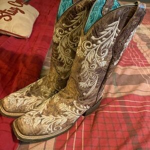 Size 9 women’s Corral boots. Worn once for 3 hours.